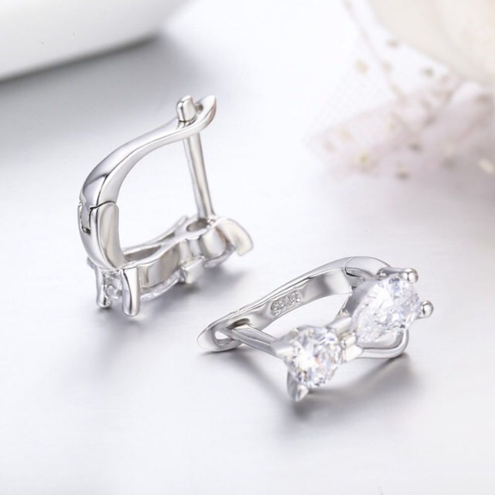 ✨🥂HP🥂✨ !1 LEFT!✨ Sterling Silver Cat Earrings - Picture 3 of 4
